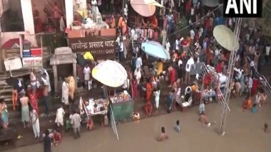 India News | Varanasi: Devotees Take Holy Dip in River Ganga After Total Lunar Eclipse