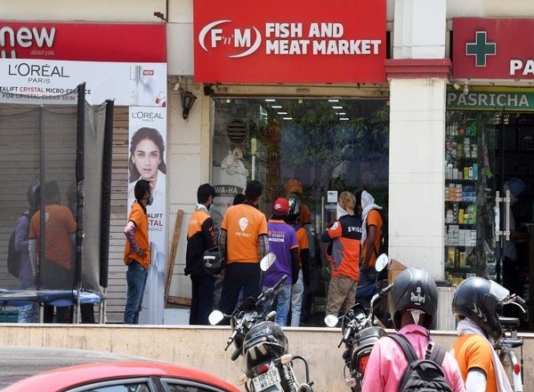 Business News | New GST on Food Delivery Fees May Impact Aggregators, but Quick Service Restaurants to Gain: Bernstein