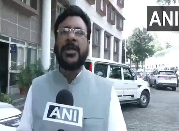 India News | Chairman of Uttarakhand Waqf Board Condemns Vandalism of Ashoka Emblem on Foundation Stone of Hazratbal Shrine