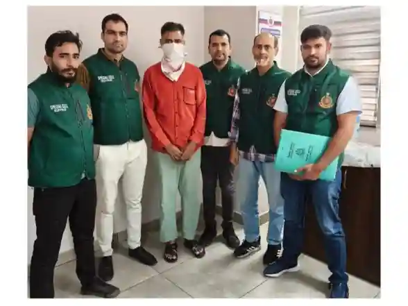 India News | Delhi Police Busts ISI-linked Espionage Module, Arrests Man for Supplying SIM Cards Used in Pakistan