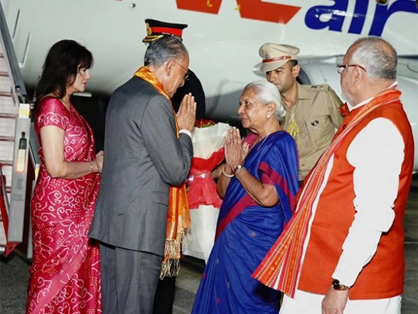 World News | Mauritius PM Ramgoolam Arrives in Varanasi, Receives Ceremonial Welcome