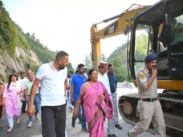 India News | Union Minister Savitri Thakur Inspects Flood, Landslide-affected Areas in Himachal Pradesh