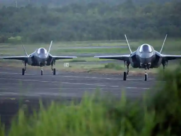 World News | US-Venezuela Tensions Escalate as F-35 Jets Land in Puerto Rico