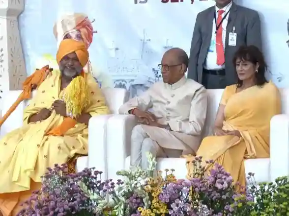 World News | Mauritius PM Navinchandra Ramgoolam Visits Bramarishi Ashram in Tirupati