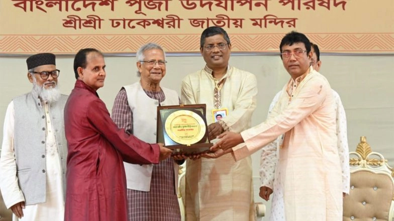 World News | Bangladesh Chief Adviser Visits Dhakeshwari National Temple Ahead of Durga Puja