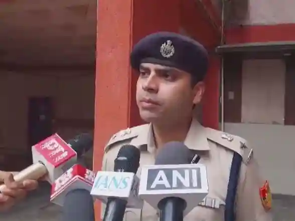 India News | Delhi: Domestic Help Injured After Jumping from Vardhaman Apartments