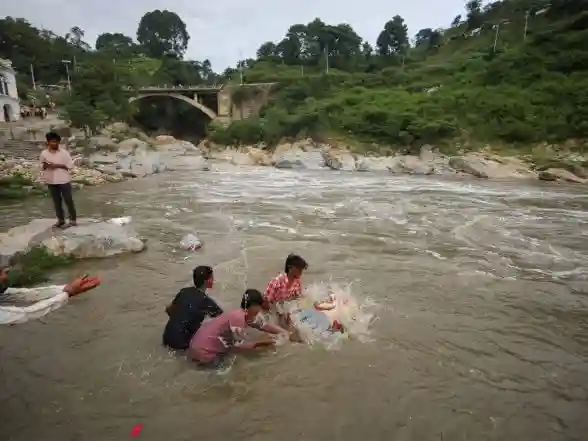 World News | Devotees Immerse Idols of Lord Bishwokarma with Fanfare in Nepal