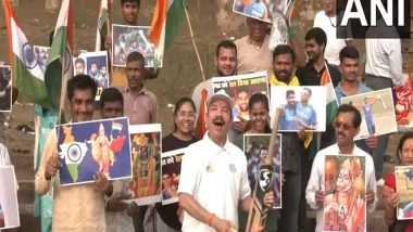 India News | UP: Cricket Fans Perform Aarti at Ganga Ghat in Varanasi Ahead of India Vs Pak Asia Cup Clash