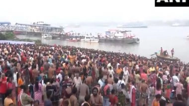 India News | West Bengal: Devotees Throng River Ganga for Holy Dip and Prayers on Mahalaya Amavasya