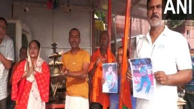 India News | Prayagraj: Residents Perform Ganga Aarti, Hawan Praying for India's Victory Ahead of Asia Cup Clash with Pakistan