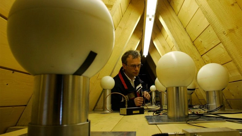 Health News | Researchers Make Atoms Talk to Each Other Inside Silicon Chips: Study