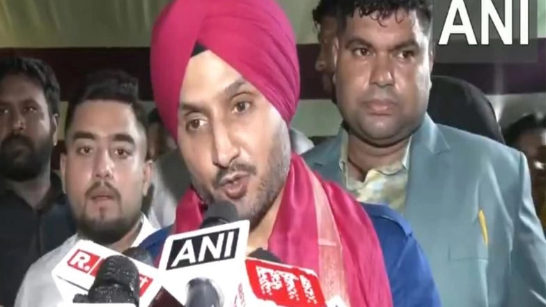 India News | AAP MP Harbhajan Singh Inaugurates Sarbojonin Durgotsav Durga Puja Pandal in Kolkata