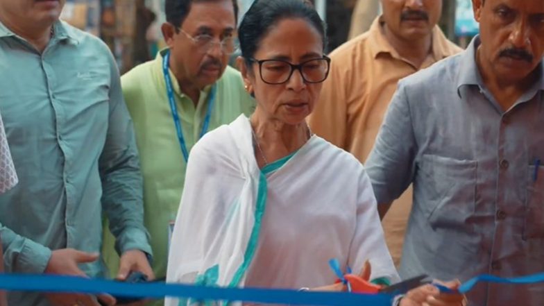 India News | Mamata Banerjee Inaugurates Durga Puja Pandal in Kolkata; Lauds Police, Announces 'Durgangan' Project