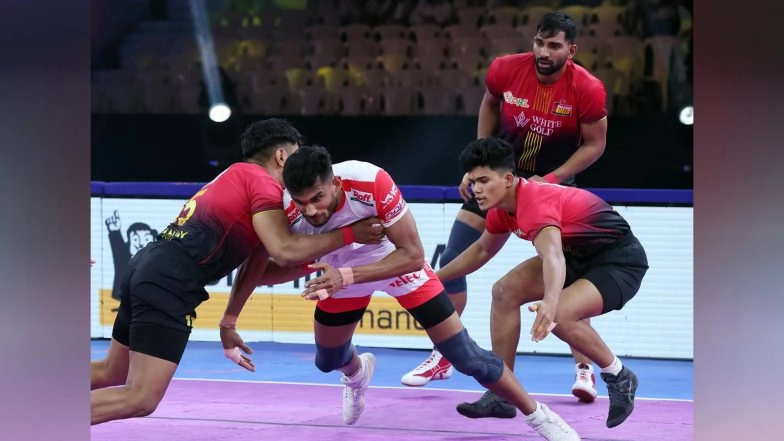 Sports News | UP Yoddhas Survive Alireza Mirzaian's Heroics, Defeat Bengaluru Bulls in Tie-breaker