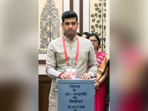 LatestLY - Politics - News Image