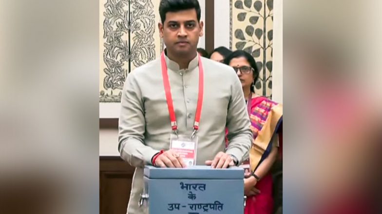 India News | Raj Thackeray, Uddhav Reuniting Only for 'family Politics', Not for Maharashtra: Shrikant Shinde