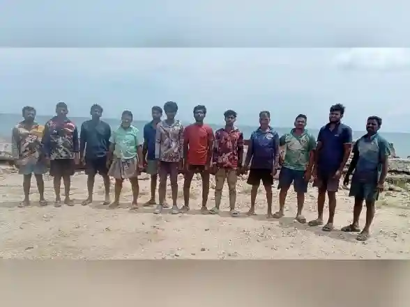 India News | Sri Lankan Navy Arrests 12 Karaikal Fishermen Near Kankesanthurai