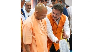 Business News | Uttar Pradesh CM Yogi Adityanath Ji Visits Ada Studio to Celebrate Chikankari Heritage
