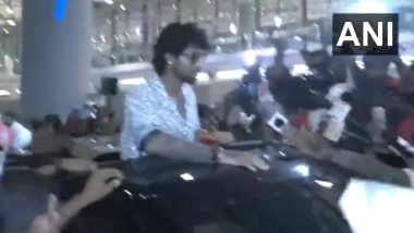 Sports News | Tilak Varma Receives Rousing Welcome Back Home in Hyderabad Following Asia Cup Final Heroics Against Pakistan