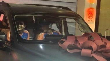Abhishek Sharma Clicks Selfie With Shubman Gill Inside Haval H9 SUV He Won As Player of the Tournament In Asia Cup 2025 (Watch Video)