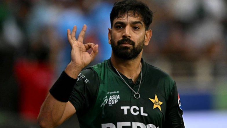 Fans Chant 'Kohli, Kohli' at Haris Rauf Fielding Near Boundary Line, Pakistan Pacer Responds With Hands On Ear During IND vs PAK Asia Cup 2025 Super 4 Match (Watch Video)
