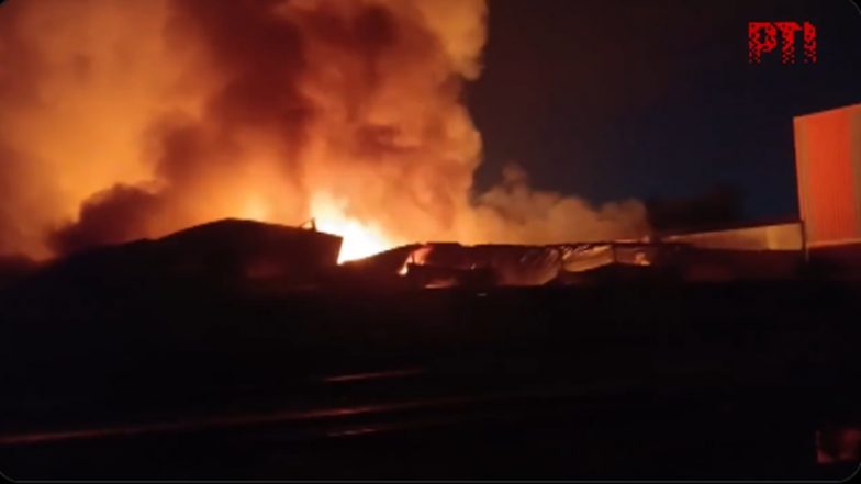 Indore Fire: Massive Blaze Erupts at Oil Warehouse in Palda Industrial Area, No Reports of Casualties (Watch Video)