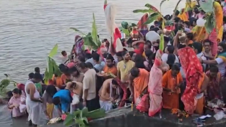 Durga Puja 2025: Traditional Kola Bou Snan Performed at Ganga in Kolkata on Maha Saptami (Watch Video)