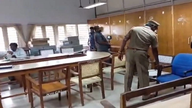 Madras High Court Bomb Threat: Police and Bomb Squad Inspect Court Premises, Surrounding Areas After Madras HC Receives Bomb Threat Email, Investigation Underway (Watch Video)