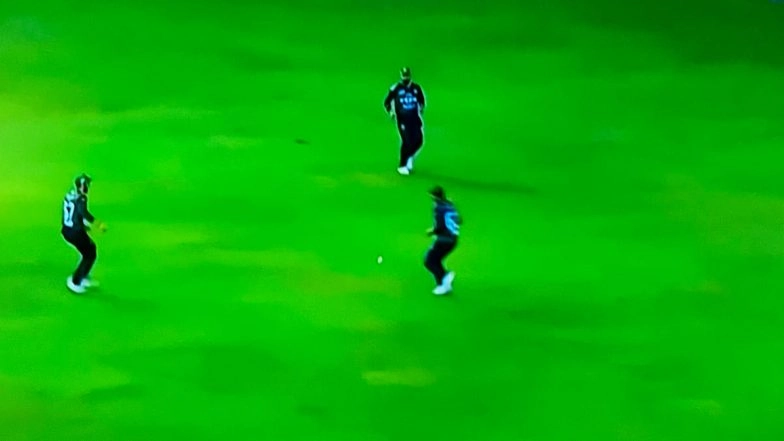 Pakistan Fielding Memes and Jokes Go Viral After Three PAK Fielders Converge But Still Miss Sanju Samson’s Catch During IND vs PAK Asia Cup 2025 Super 4 Match