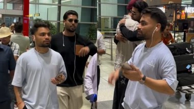 ‘6 Number Gate Par Hun…’ Rinku Singh Heard Saying As Team India Players Return Home After Winning Asia Cup 2025 Final Against Pakistan (Watch Video)