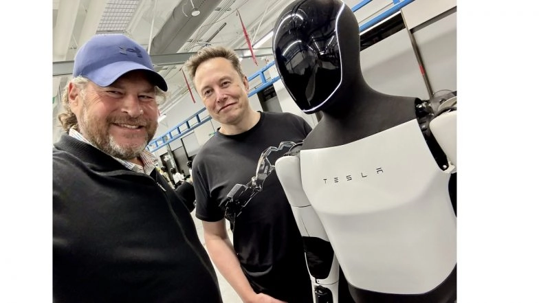 ‘The Boys Are Back in Town!’: Salesforce CEO Marc Benioff Shares Selfie With Elon Musk and Tesla’s Optimus Robot, Praises Musk’s Vision for Future