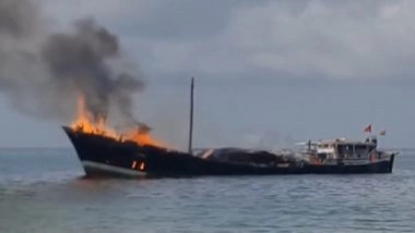 Gujarat Fire: Somalia-Bound Ship Loaded With Rice and Sugar Catches Blaze While Being Anchored at Porbandar Subhashnagar Jetty, Video Surfaces