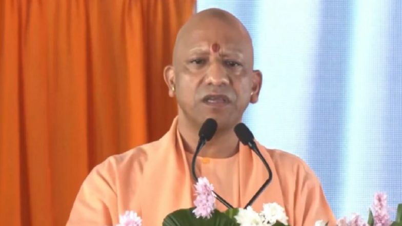 Uttar Pradesh CM Yogi Adityanath Vows To End ‘Love Jehad’, Give Bareilly-Style Thrashing To Trouble-Makers (Watch Videos)