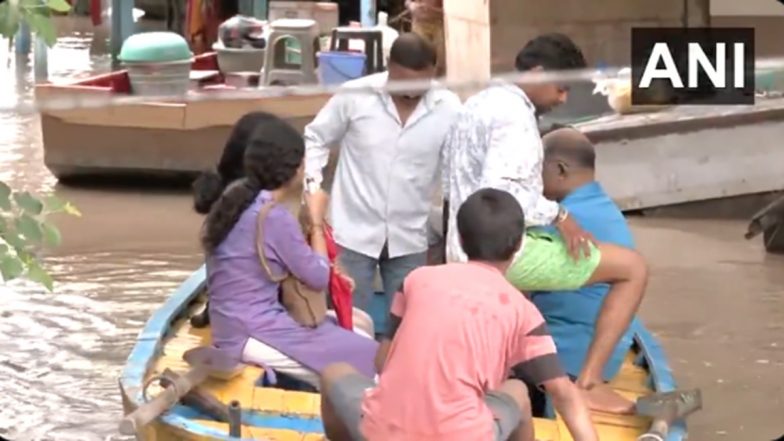 Delhi Rains: Yamuna Bazar Residents Shift to Safe Locations Due to the Rise in Yamuna River’s Water Level (Watch Video)