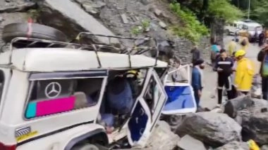 Rudraprayag Accident: 2 Dead, 3 Injured After Vehicle Gets Hit by Falling Stone in Uttarakhand (Watch Video)