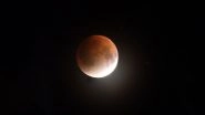 Blood Moon Total Lunar Eclipse 2025: Thousand Gathers in Different Cities Under Skies to Witness Chandra Grahan (Watch Videos)