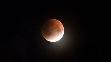 Blood Moon Total Lunar Eclipse 2025: Thousand Gathers in Different Cities Under Skies to Witness Chandra Grahan (Watch Videos)