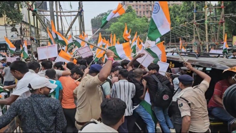 Bihar Police Recruitment Protest: Police Lathi-Charge Sub-Inspector, Constable Candidates in Patna; Woman Aspirant Injured (Watch Video)