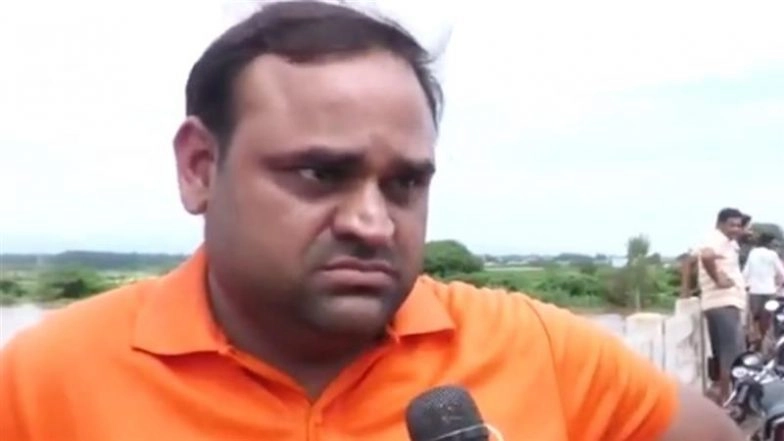 ‘Shashi Tharoor Now Has a Competitor’: Man’s Bizarre Reaction to Punjab Floods in Broken English Goes Viral, Video Leaves Internet in Splits