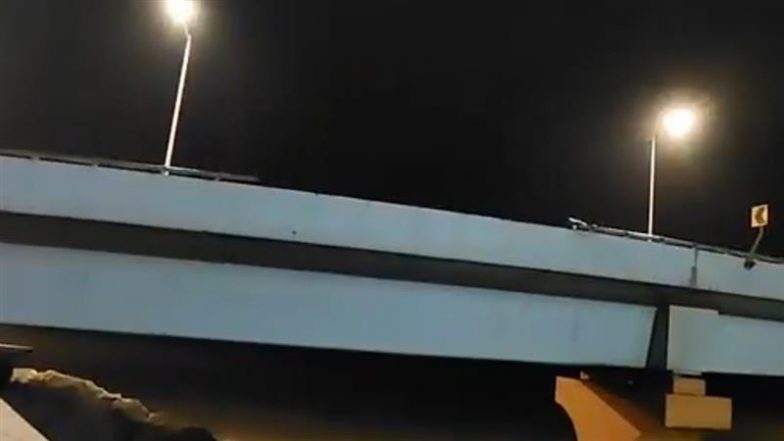 Mumbai: Car Crashes Into Sea From Sea Link Approach Ramp at Worli Seaface, Drunk Driver Rescued by Maharashtra Security Force (Videos)