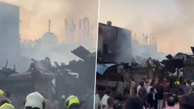 Mumbai Fire: Several Shops Gutted After Massive Blaze Erupts in Kurla West Market Area; Over 10 Fire Engines Rushed to the Scene (Watch Video)