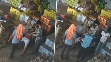 Sudden Death in Agar Malwa: Man Suffers Heart Attack, Dies at Workplace As Employer Keeps Using Mobile Phone in Madhya Pradesh, Shocking Video Surfaces