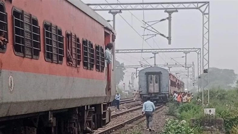 Major Train Accident Averted in UP: Lokmanya Tilak–Bhagalpur Express Splits Into 2 After Coupling Breaks Midway in Chitrakoot (See Pic)