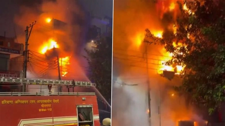 Gurugram Fire: Massive Blaze Erupts at Showroom in Haryana, 2 Fire Tenders Rushed to the Spot (Watch Videos)