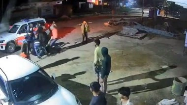 Shivpuri Shocker: 2 Groups Clash With Rods and Sticks Over INR 10,000 Loan as Cops Watch Silently in Madhya Pradesh; Video Goes Viral