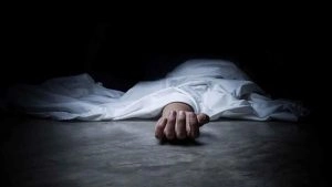 China: Man Dies As Cervical Spine Breaks After Diving Into Shallow Pool While Teaching Daughter, Floats Unnoticed for 16 Minutes (Watch Video)