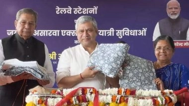Jaipur: Indian Railway Minister Ashwini Vaishnaw Launches Pilot Project Introducing Washable Sanganeri Print Blanket Cover in Trains (Watch Video)