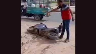 Gujarat: Customer Sets Ola Scooter on Fire Outside Palanpur Showroom, Alleges Company Ignored Complaints About Steering Failure (Video)
