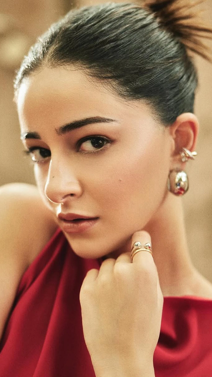 Ananya Panday Birthday Special: Top 8 Vacation Outfits in Her Casual Cool Fashion Vibe