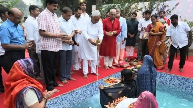 Chhath Puja 2025: Bihar CM Nitish Kumar Offers Usha Arghya on Last Day of Chhath Puja (See Pics)